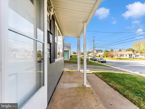 Exterior - 506 Pearl St, Frederick, MD 21701 photo 3 of 11