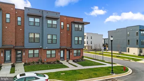 818 Bond St, Frederick, MD 21701 photo 2