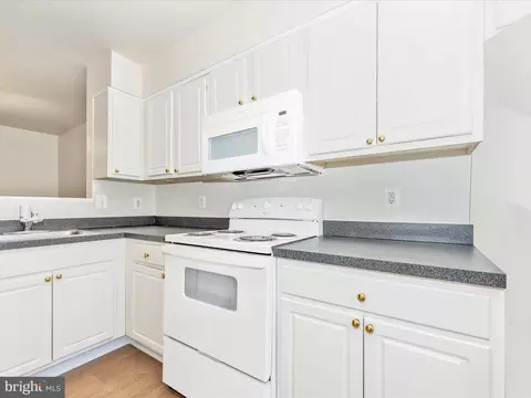 Kitchen - 5018 Croydon Ter, Frederick, MD 21703 photo 7 of 8