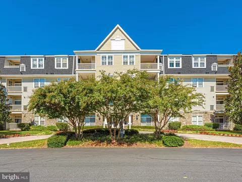 2520 Waterside Dr #304, Frederick, MD 21701