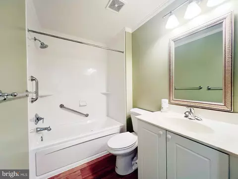 Bath - 2501 Coleridge Dr #1D, Frederick, MD 21702 photo 4 of 5