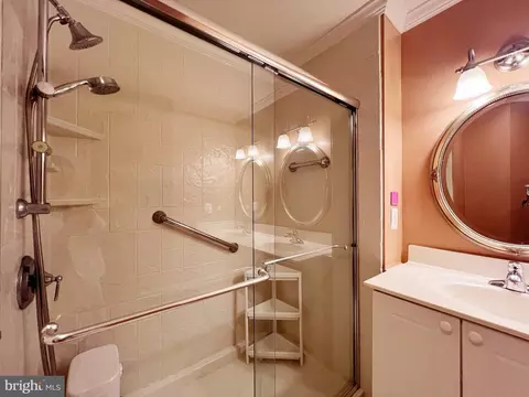 Bath - 2501 Coleridge Dr #1D, Frederick, MD 21702 photo 2 of 5
