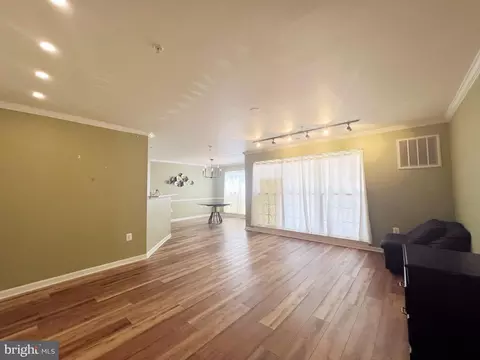 Living - 2501 Coleridge Dr #1D, Frederick, MD 21702 photo 1 of 5