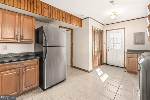 Entry Way - 412 B Center St, Frederick, MD 21701 photo 3 of 4