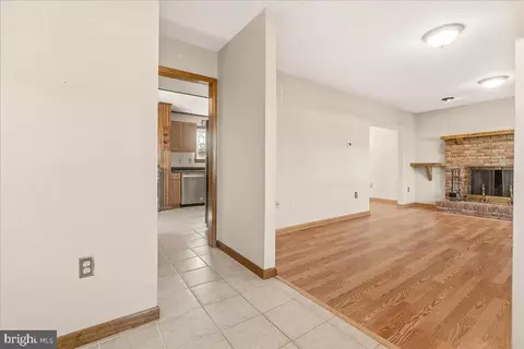 Entry Way - 412 B Center St, Frederick, MD 21701 photo 2 of 4