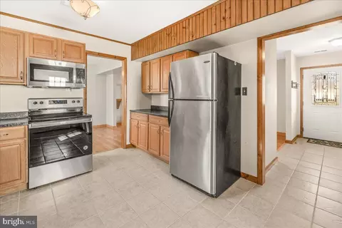 Entry Way - 412 B Center St, Frederick, MD 21701 photo 4 of 4