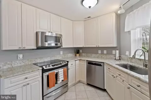 Kitchen - 2100 Wayside Dr #1C, Frederick, MD 21702 photo 2 of 2
