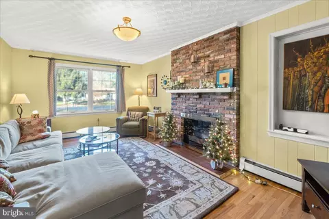 Living - 8003 Clearfield Rd, Frederick, MD 21702 photo 3 of 4