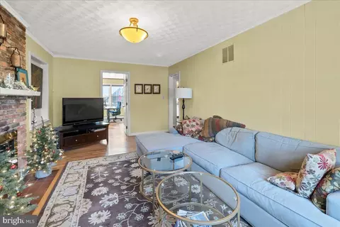 Living - 8003 Clearfield Rd, Frederick, MD 21702 photo 4 of 4