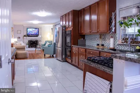 Entry Way - 6918 Taran Ct, Frederick, MD 21703 photo 9 of 18