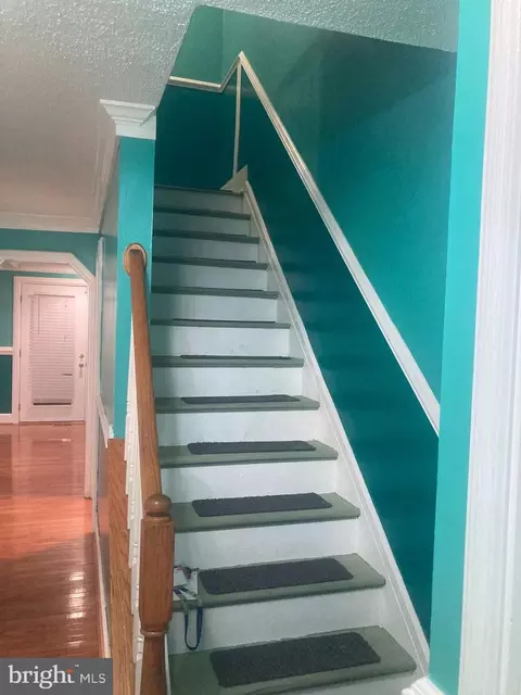 Entry Way - 27 Mountaingate Dr, Frederick, MD 21703 photo 4 of 5