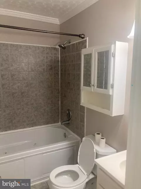 Bath - 27 Mountaingate Dr, Frederick, MD 21703 photo 1 of 5