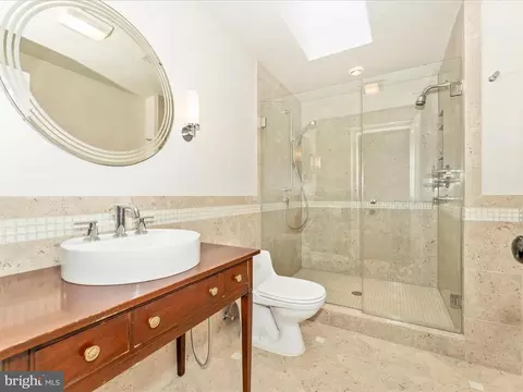 Bath - 222 Patrick St E, Frederick, MD 21701 photo 6 of 7