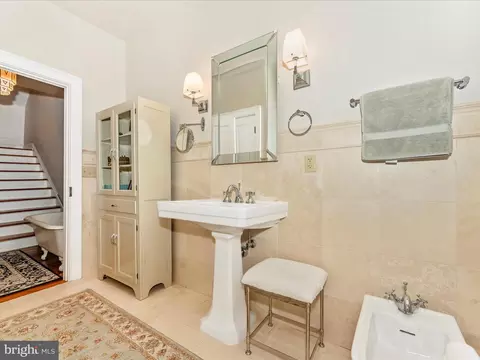 Bath - 222 Patrick St E, Frederick, MD 21701 photo 3 of 7