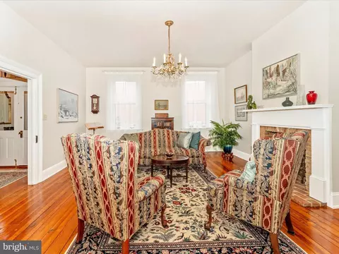 Living - 222 Patrick St E, Frederick, MD 21701 photo 4 of 7