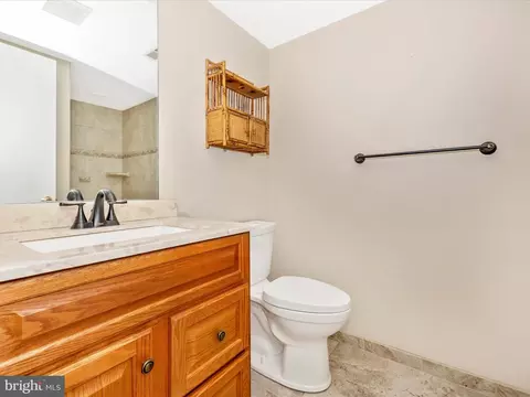 208 Thames Dr, Frederick, MD 21702 photo 37