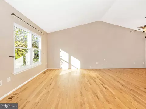 208 Thames Dr, Frederick, MD 21702 photo 9