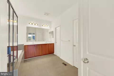 Entry Way - 2006 Benton Way, Frederick, MD 21702 photo 9 of 22