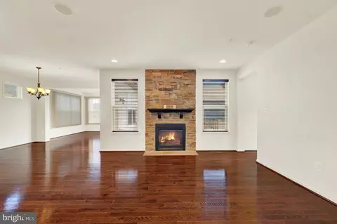 Living - 2006 Benton Way, Frederick, MD 21702 photo 2 of 6