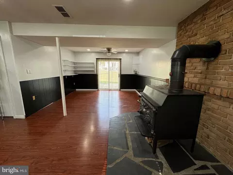 Living - 1519 Andover Ln, Frederick, MD 21702 photo 4 of 5