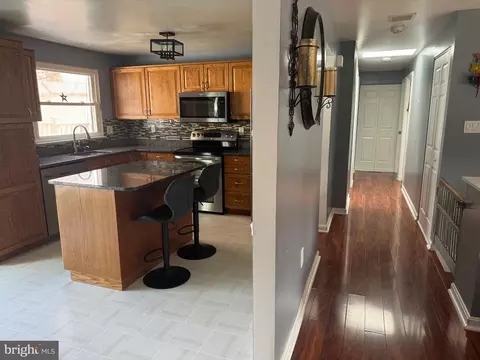 Entry Way - 1519 Andover Ln, Frederick, MD 21702 photo 2 of 4