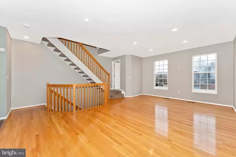 Living - 950 Turning Point Ct, Frederick, MD 21701 photo 4 of 6