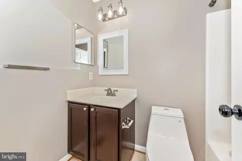 Bath - 950 Turning Point Ct, Frederick, MD 21701 photo 3 of 3