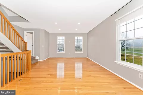 Living - 950 Turning Point Ct, Frederick, MD 21701 photo 6 of 6