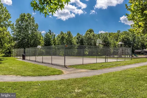 Exterior - 950 Turning Point Ct, Frederick, MD 21701 photo 9 of 12