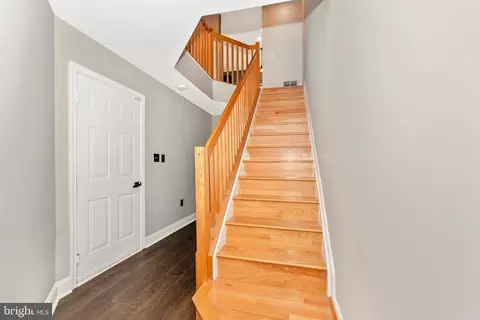 Entry Way - 950 Turning Point Ct, Frederick, MD 21701 photo 2 of 4