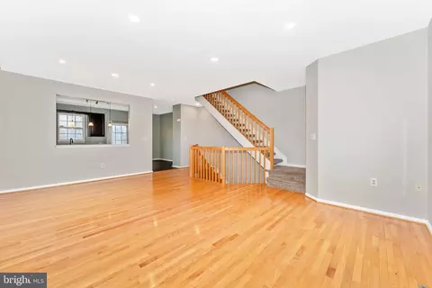 Living - 950 Turning Point Ct, Frederick, MD 21701 photo 5 of 6