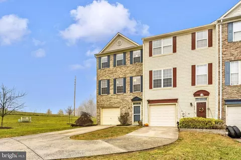 Exterior - 950 Turning Point Ct, Frederick, MD 21701 photo 3 of 12