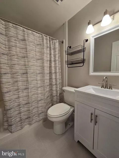 Bath - 4304 Calvert Cir, Frederick, MD 21703 photo 1 of 3