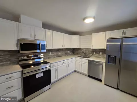 Kitchen - 4304 Calvert Cir, Frederick, MD 21703 photo 3 of 5