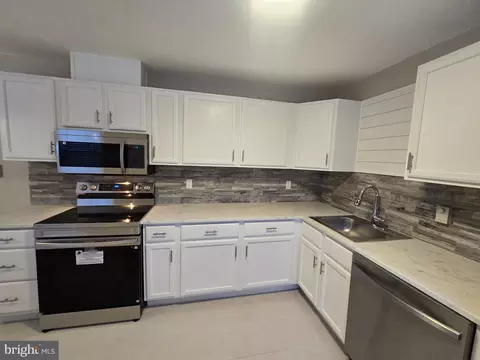 Kitchen - 4304 Calvert Cir, Frederick, MD 21703 photo 4 of 5
