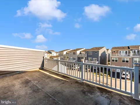 Exterior - 410 Waverley Dr, Frederick, MD 21702 photo 7 of 14