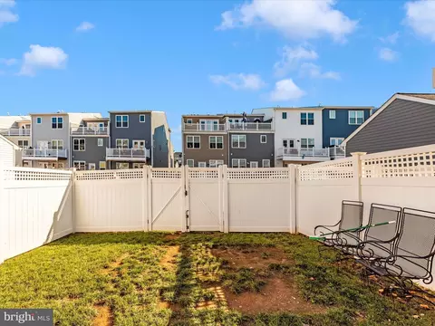 Exterior - 410 Waverley Dr, Frederick, MD 21702 photo 3 of 14
