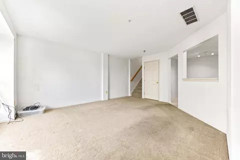 Living - 5244 Regal Ct, Frederick, MD 21703 photo 3 of 5