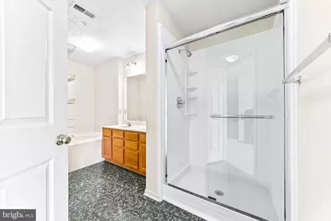 Bath - 5244 Regal Ct, Frederick, MD 21703 photo 2 of 4