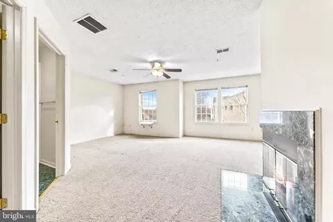 Living - 5244 Regal Ct, Frederick, MD 21703 photo 4 of 5