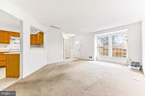 Living - 5244 Regal Ct, Frederick, MD 21703 photo 2 of 5