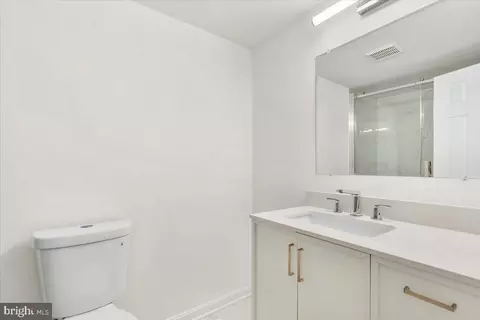 Bath - 1691 Shookstown Rd, Frederick, MD 21702 photo 2 of 5