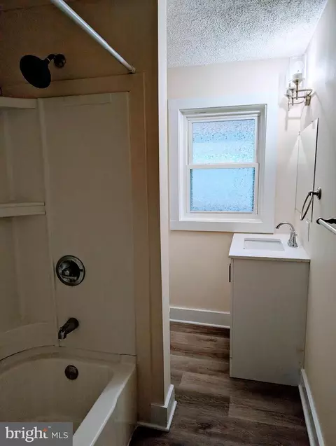 Bath - 39 E 5th St, Frederick, MD 21701 photo 2 of 3