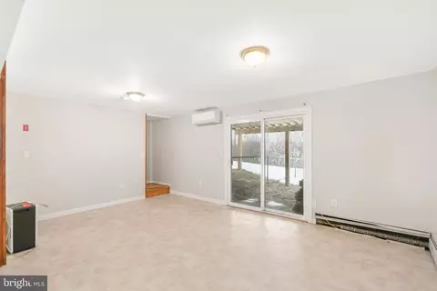 Living - 2772 Lynn St, Frederick, MD 21704 photo 6 of 7