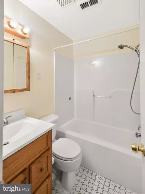 Bath - 2772 Lynn St, Frederick, MD 21704 photo 3 of 5