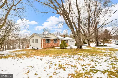 Exterior - 2772 Lynn St, Frederick, MD 21704 photo 3 of 7