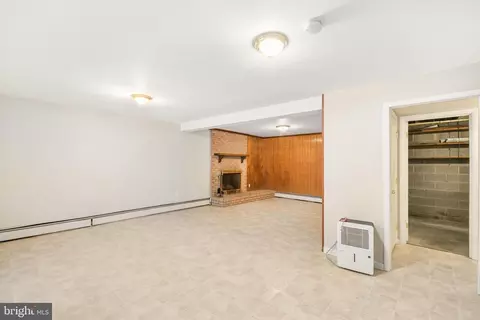 Living - 2772 Lynn St, Frederick, MD 21704 photo 3 of 7