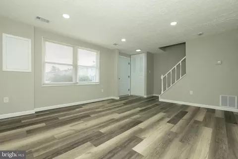 Living - 5750 Charstone Ct, Frederick, MD 21703 photo 4 of 6