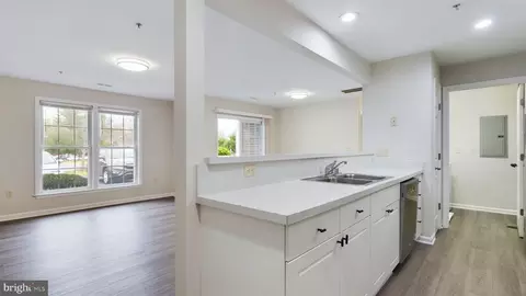 302 Baughmans Ln #D, Frederick, MD 21702 photo 2
