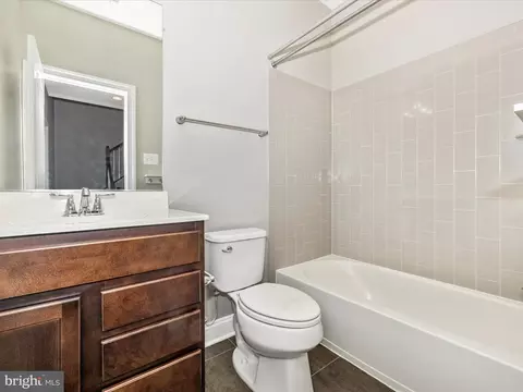 Bath - 2 Maxwell Sq, Frederick, MD 21701 photo 3 of 5